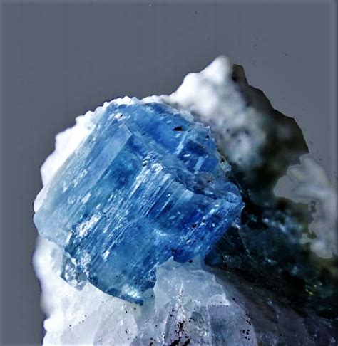 Blue Crystal Rock 的图像结果