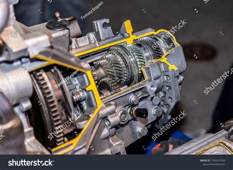 Engine Cross Section 的图像结果