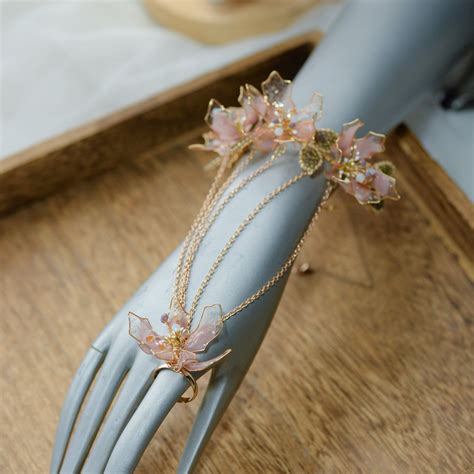 Celestina Hand Harness – The Vintage Snob