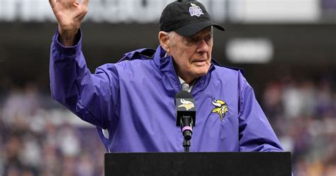 Former Minnesota Vikings head coach Bud Grant dies at 95 | LiveNOW from FOX