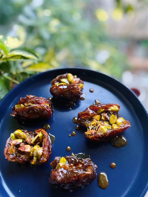 Cleopatra Dessert | Ancient Egypt Foods | Stuffed dates with pistachio ...