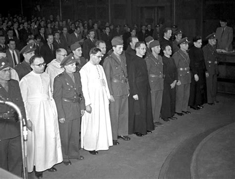 Bratislavské potulky | Zločiny komunizmu, Františkánska záhrada ...