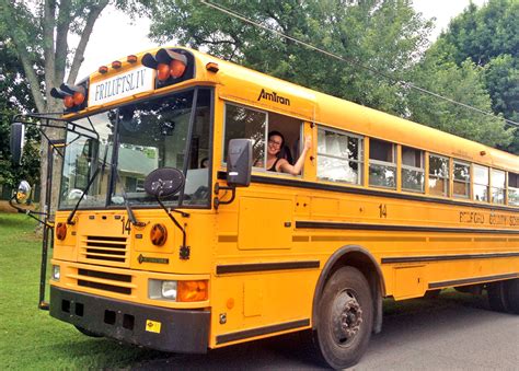 How one woman turned an old school bus into the coziest little home ...