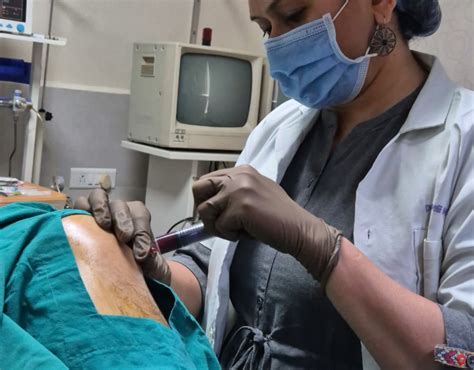 Knee Pain Treatment Specialist Ahmedabad | Knee Pain Clinic