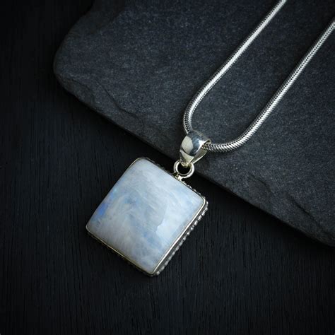 Lunar Grid Moonstone Pendant – Totapari