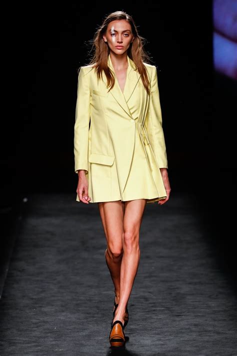 La maestría de Otrura deslumbra en Madrid | Fotos | Pasarelas de Moda ...