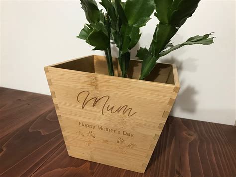 Mother's Day Plant Pot - Giftinc Mother's Day bamboo plant pot.