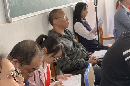遵义五中2019级临港杉树班开班，35位受助学生收到了来自上海的特殊礼物
