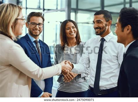 Business Handshake with Thank You Image 的图像结果