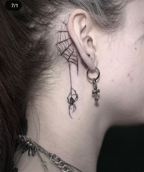 behind the ear spider tattoo | Idee per tatuaggi, Bozze per tatuaggi, Tatuaggi