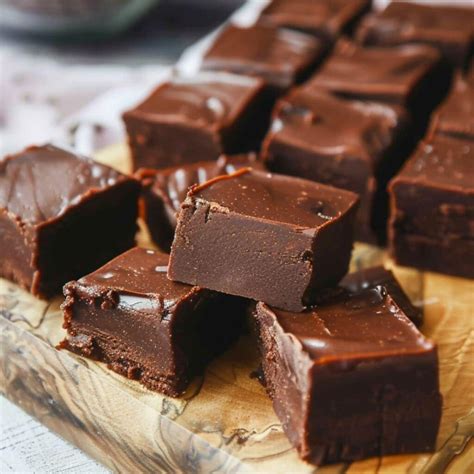 Easy Chocolate Fudge Recipe - Insanely Good