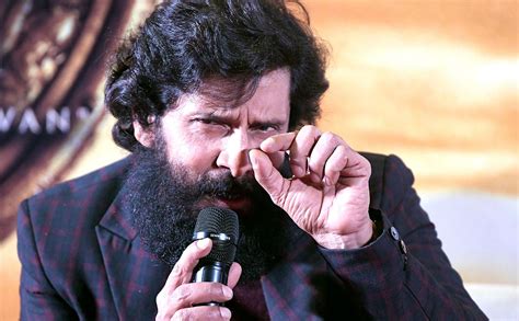 Watch Video: Vikram visits Ponniyin Selvan-1 first day first show in ...