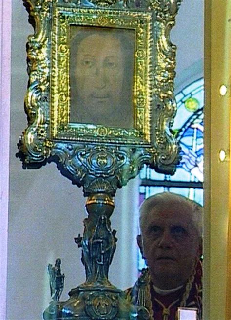 Pope visits Veronica’s Veil, tells crowd to search for the face of ...