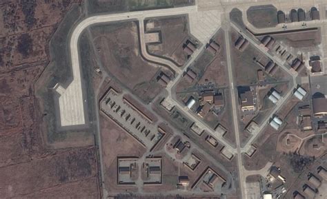 高清：乌山空军基地卫星图全貌_军事_中国网