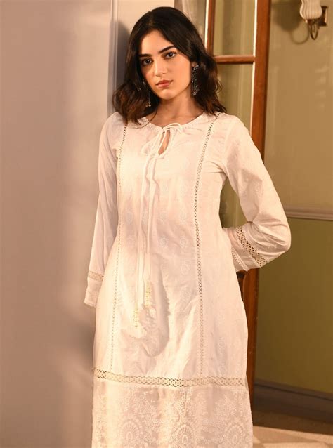 Mulmul Cotton Dinaz White Kurta With Mulmul Cotton Dinaz White Pant