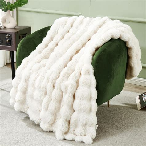 Amazon.com: DREAMNINE Decorative Soft Thick Fuzzy Faux Rabbit Fur Throw ...