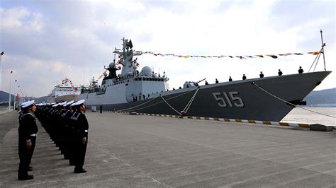 中国海军拥首艘万吨级驱逐舰：南昌舰正式入列