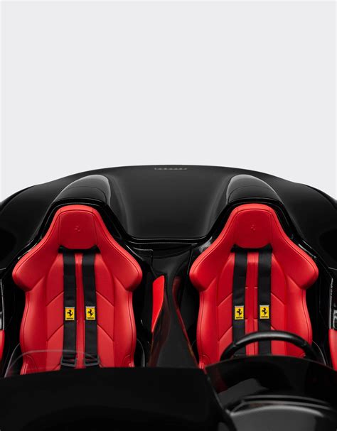 Ferrari Monza SP2 model in 1:8 scale in MULTICOLOUR | Ferrari®