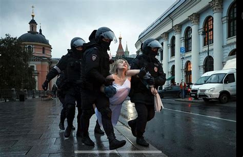 In Russia, protests against military draft grow, with thousands arrested