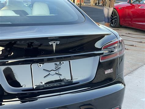 model-s-plaid-badge - TESLARATI