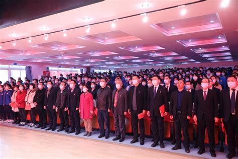 郑州市第四高级中学举行高三学生十八岁成人礼：少年奔向青云，青春不止百日--新闻中心