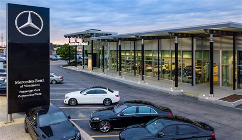 En Mercedes-Benz of Westmont Hablamos Español - Westmont, IL