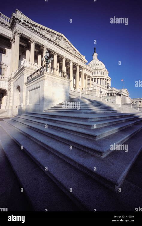 U.S. Capitol Building 的图像结果