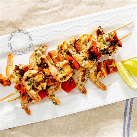 Pinchos De Pollo Con Tostones