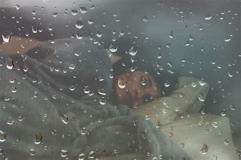 Sonidos para dormir | El placer de conciliar el sueño mientras llueve