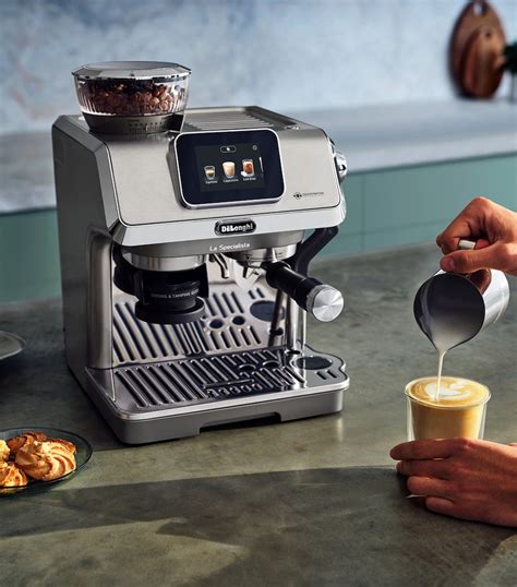 De'Longhi La Specialista Touch Coffee Machine | Harrods IN