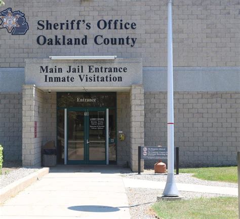 Suspect in robberies of Fifth Third, Subway jailed on felony charges ...