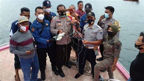 印尼打捞到坠毁客机残骸