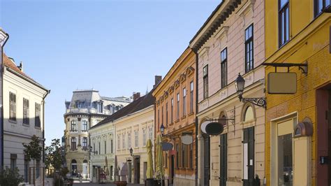 The architectural evolution of Pécs | Meer