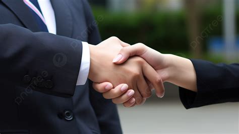 Business Person Shaking Hands 的图像结果