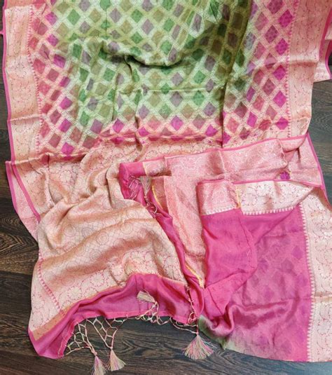 Banarasi Chiffon Bandhani Saree In Pink Pishta - Buy Banarasi Bandhani ...