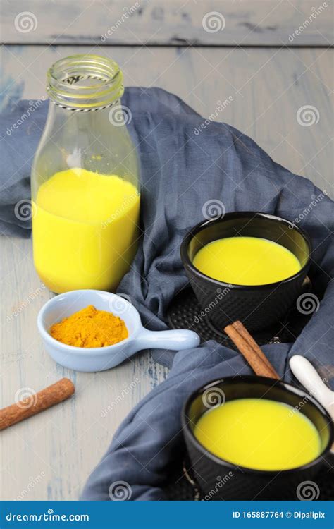 Turmeric Latte, Golden Milk or the Anti-inflammatory Indian Haldi Doodh ...