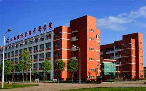 江西经济管理干部学院校园环境 江西经济管理干部学院全景校园图片
