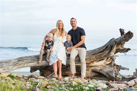 Bethany Hamilton: The Surfer Who Made the Impossible Possible – eShe