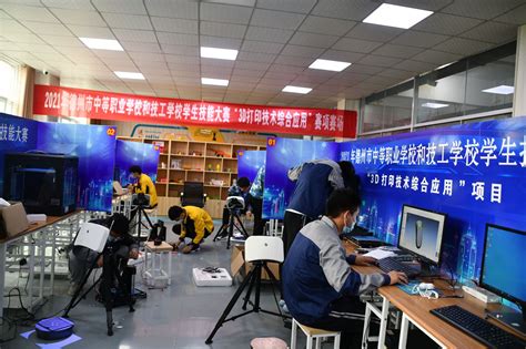 在工作场所使用数字设备拍摄专业seo高清图片下载-正版图片502582855-摄图网