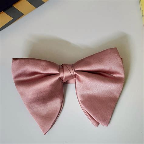 Pink Butterfly Bow Tie - East Bengal Closet