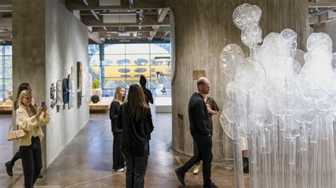 Mobile guide to the Collection Kakkonen exhibition - EMMA