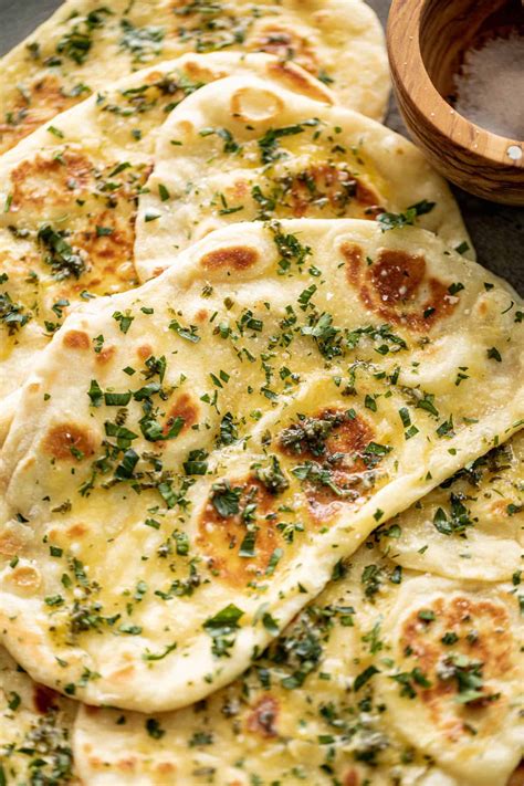 Buttery Garlic Naan Bread Recipe (2025)