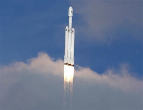 SpaceX's Falcon heavy rocket soars in debut test launch from Florida ...