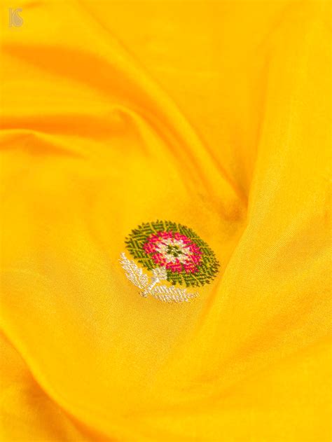 Pure Handloom Banarasi Silk Blouse Fabrics – Page 2 – Khinkhwab