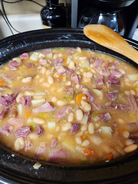 CROCKPOT NAVY BEAN AND HAM SOUP - Favorite Skinny Recipe