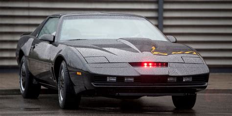 Knight Rider: Every Cool Feature Inside KITT