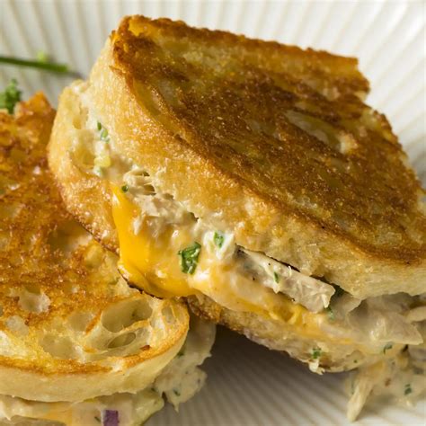 Sándwich de pollo y queso en la freidora de aire (listo en 15 minutos)