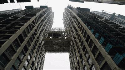 国内首座“横版摩天大楼”就位250米高空 中国建筑造|中国建筑|重庆|施工_新浪新闻