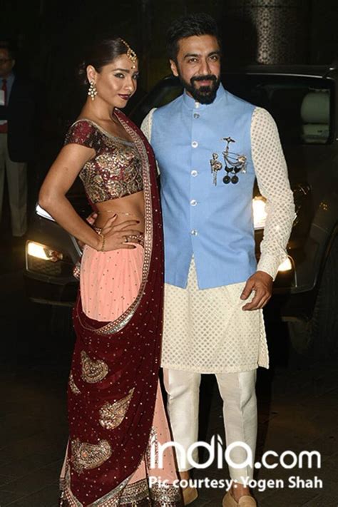 Sachin Tendulkar with wife Anjali at Zareen Khan and Sagarika Ghatge’s ...