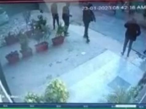In Surat, a car carrying 5 people crashed into a parking lot of a ...